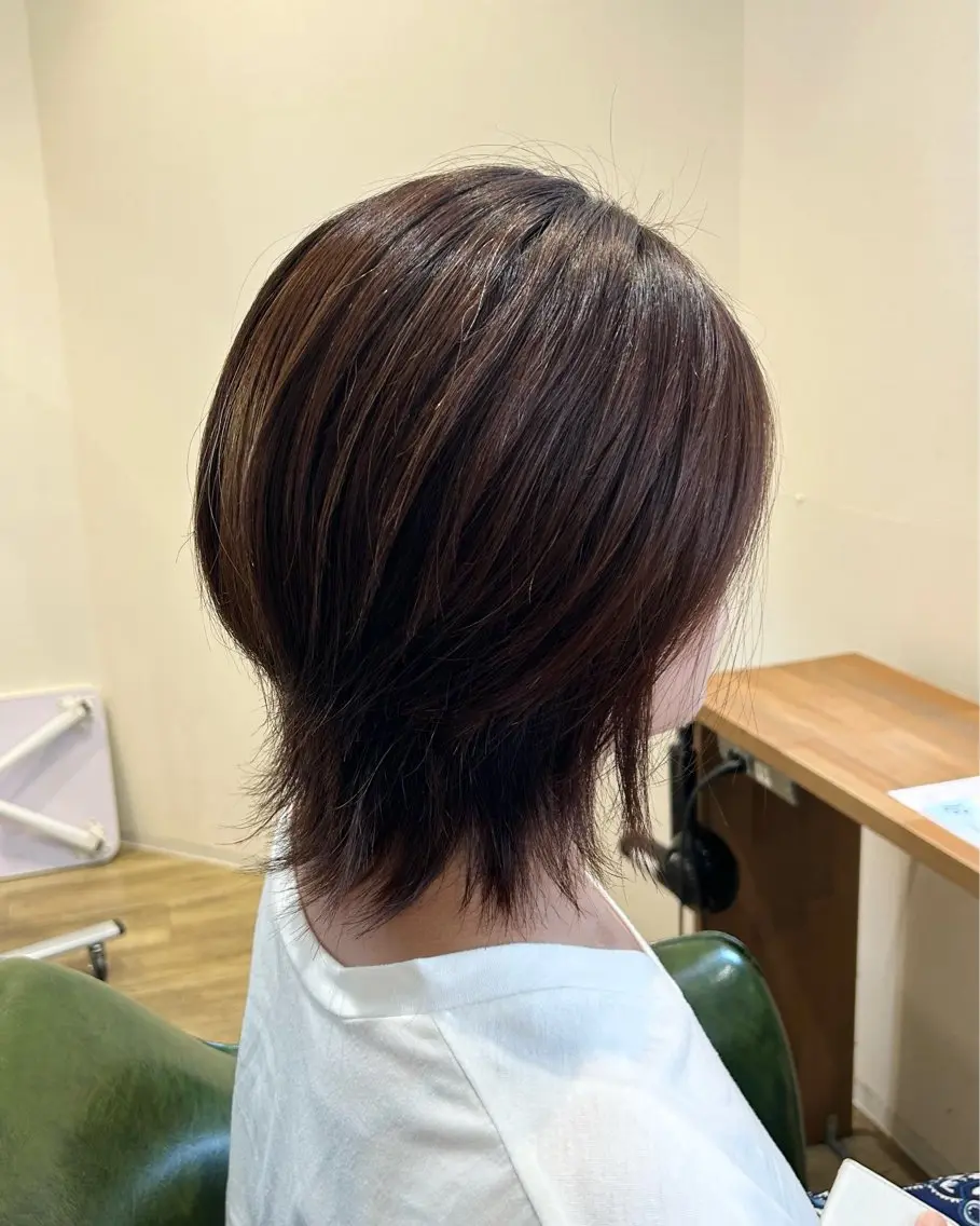 ミディアム ミディアムレイヤー くびれヘア レイヤーカット ウルフカット カット ヘアカラー 櫻井 優希のヘアスタイル