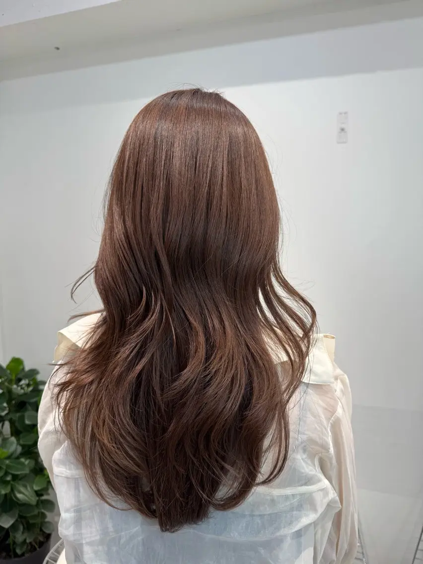 ロング ヘアカラー モデル支持率Ｎｏ．1 透明感グレージュのヘアスタイル