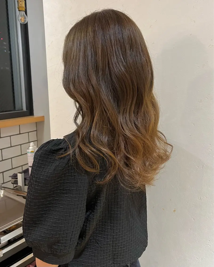 ロング カラー ベージュカラー ブリーチ ブリーチなしカラー オリーブベージュ 小林 萌生のヘアスタイル