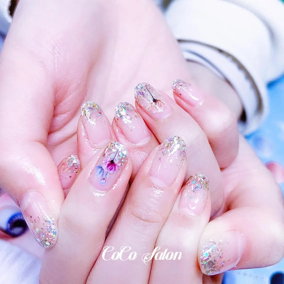 ネイル 長さ出し フラワーネイル ジェルネイル ゴールド グラデーション ハンドネイル CoCoSalon ネイル/まつ毛予約のネイルデザイン