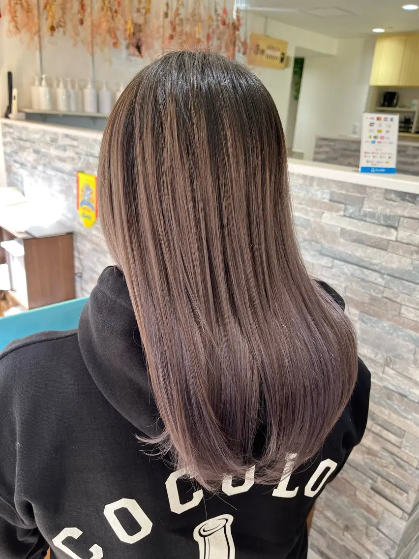 セミロング カラー ワタイショウタ 髪質改善✨眉毛サロンのヘアスタイル