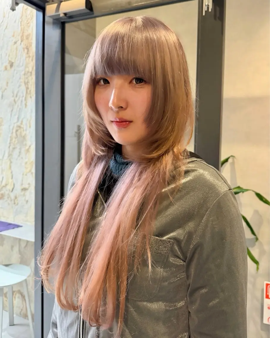 セミロング elaka シオンのヘアスタイル