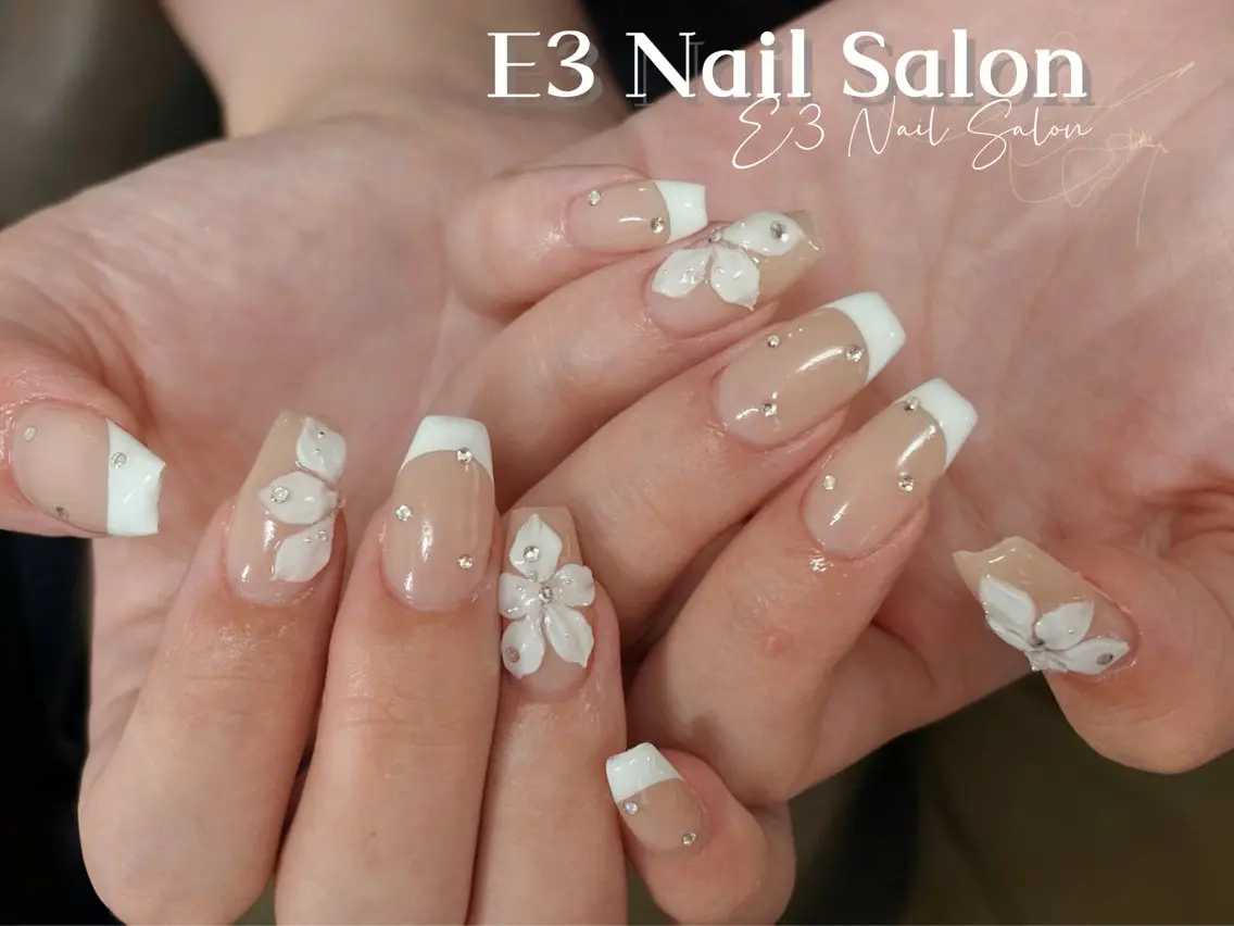 ネイル オーロラネイル フレンチネイル ジェルネイル ガラスフレンチ グラデーション ハンドネイル E3 Nail Salonのネイルデザイン