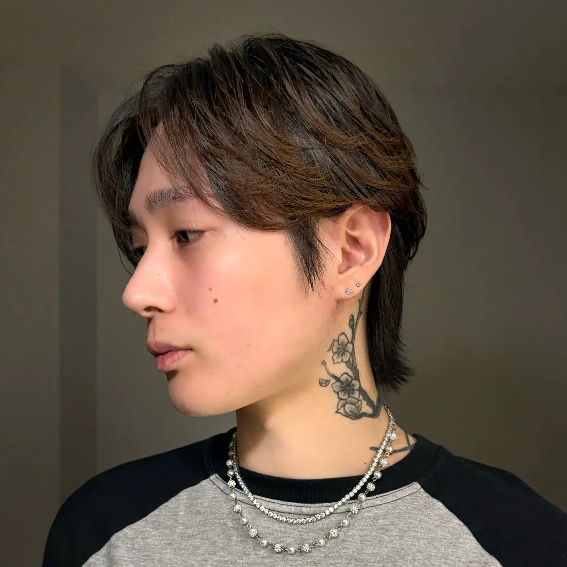 カラー メンズ センターパート ダウンパーマ フェザーパーマ メンズ韓国風 マッシュ カット ヘアカラー センターパート特化/ メンズカット/ヒロキのヘアスタイル