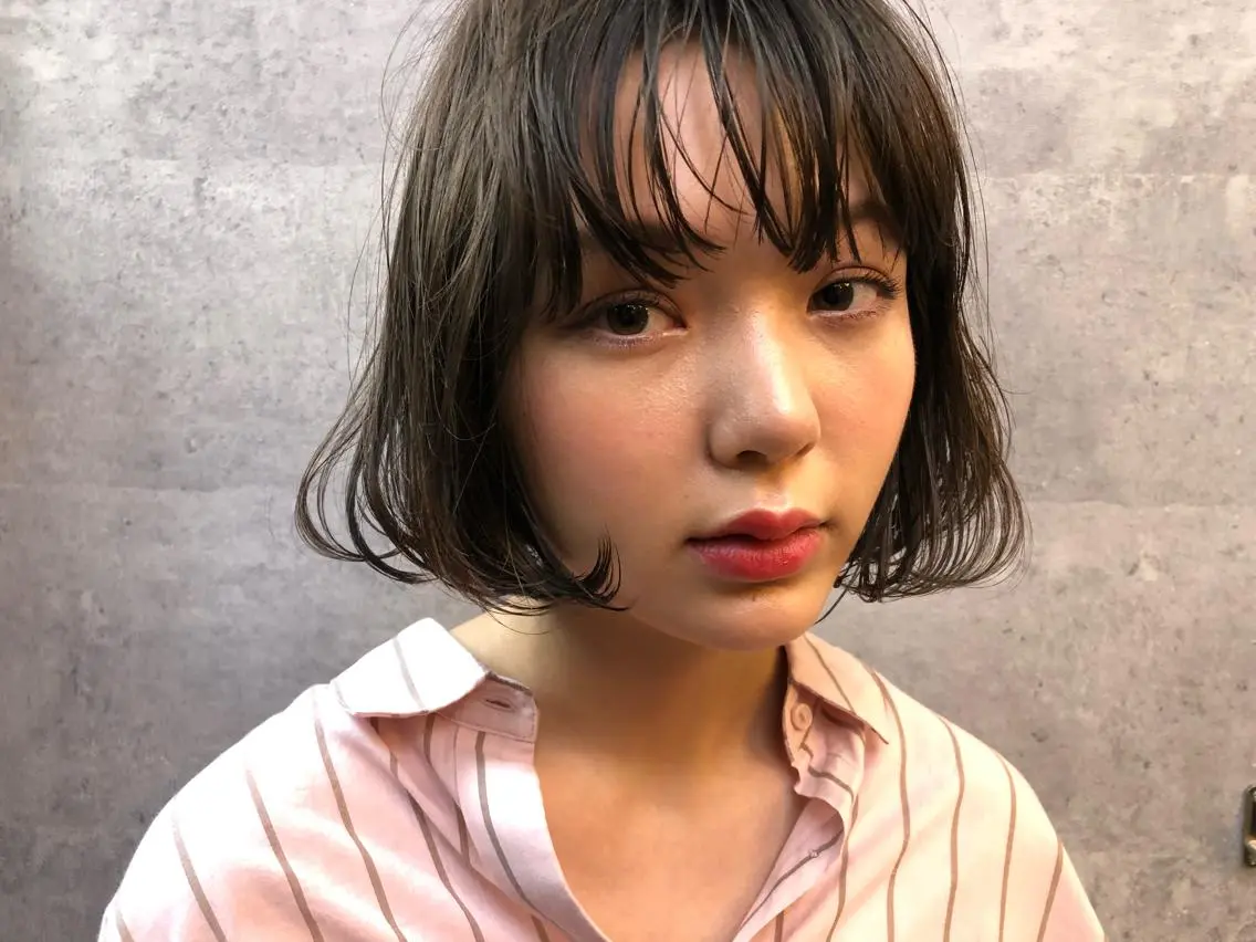 ショート パーマ 顔周りレイヤーカット ブリーチminamiのヘアスタイル