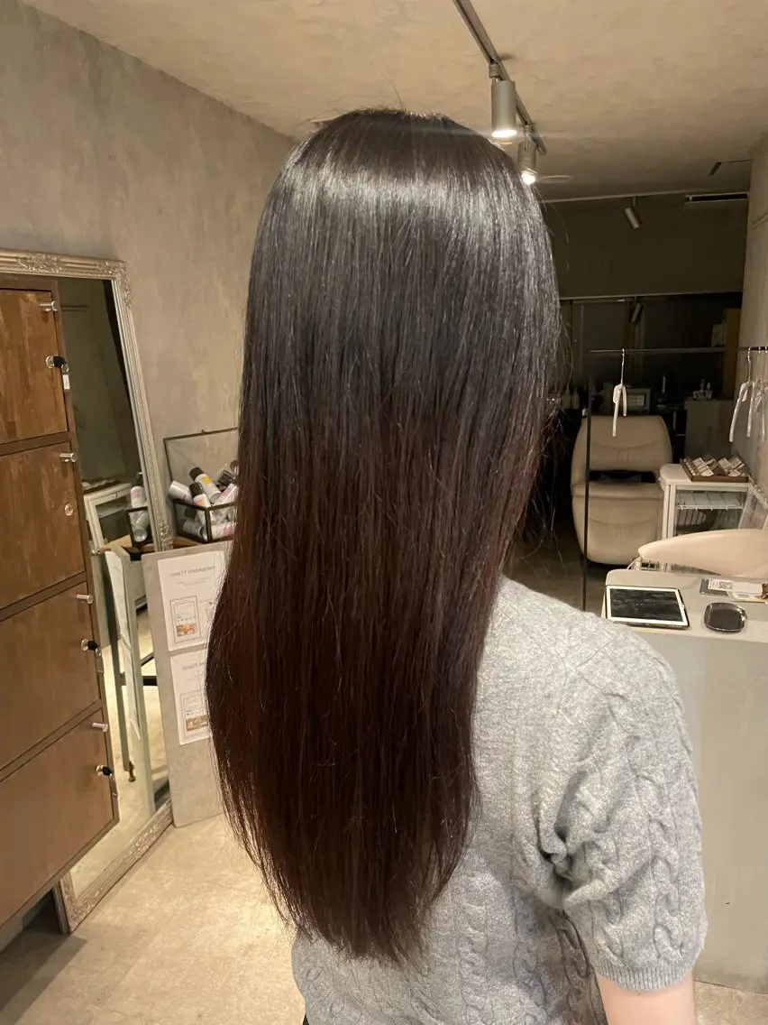 ロング 岩渕 春菜のヘアスタイル