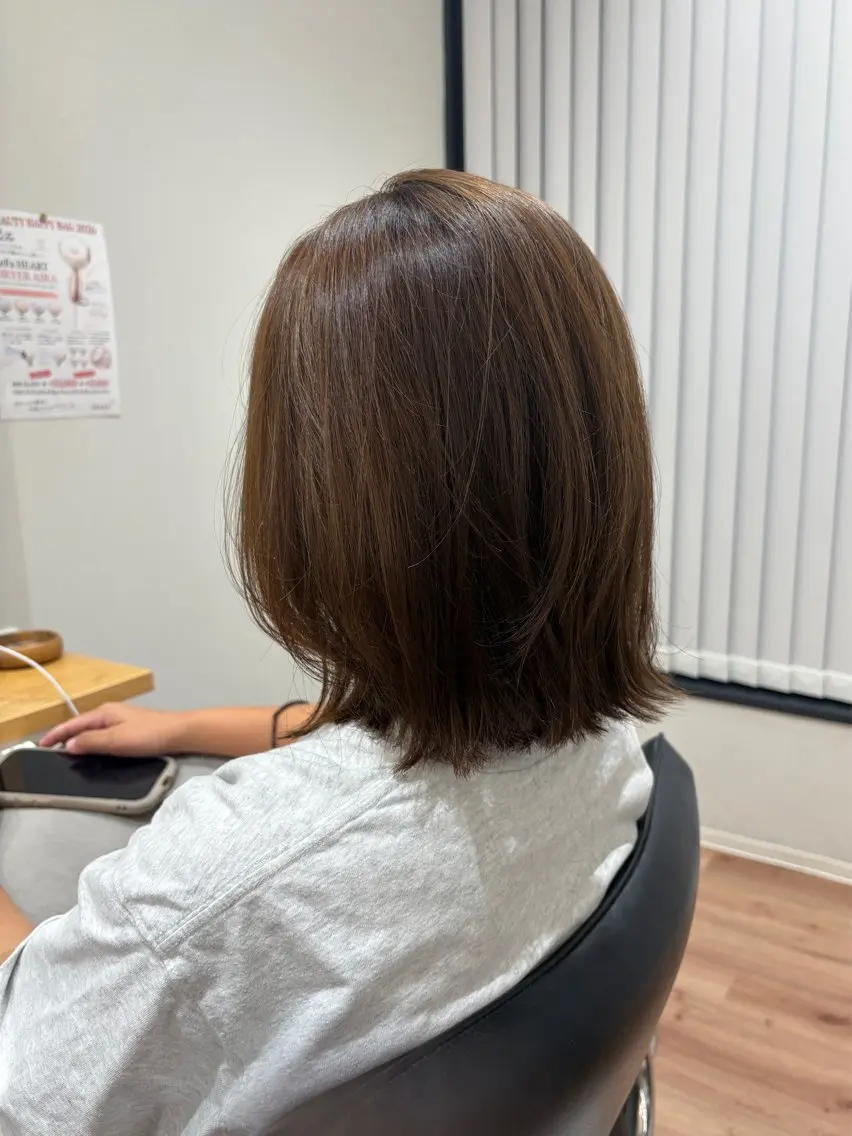 ミディアム カット ヘアカラー トリートメント AKARI 亀岡美容室のヘアスタイル