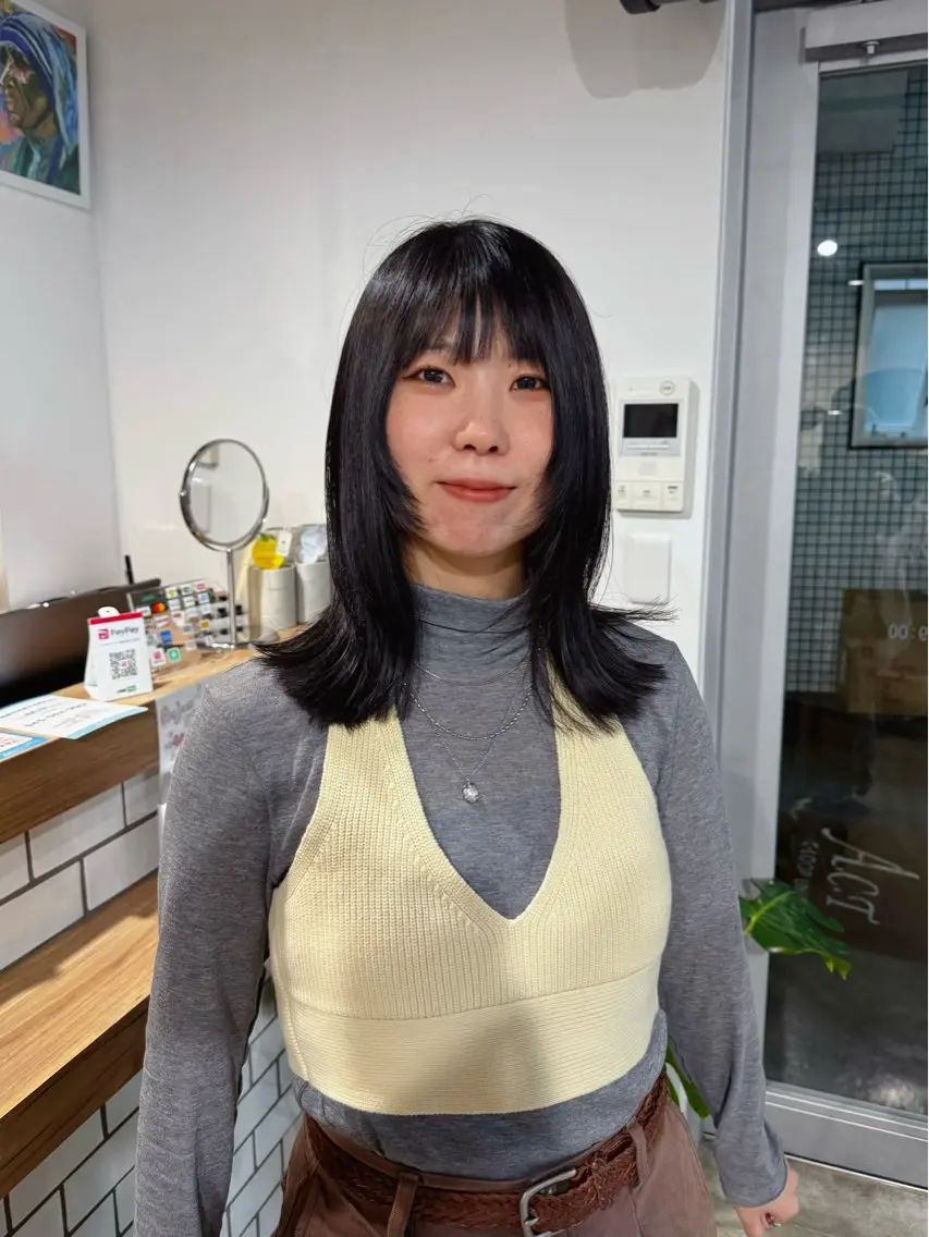 ミディアム カラー 黒髪 ブルーカラー ブルーブラック 顔まわりレイヤー 顔周りカット カット ヘアカラー レイヤー/大人ボブ 渡邉【日吉美容室】のヘアスタイル