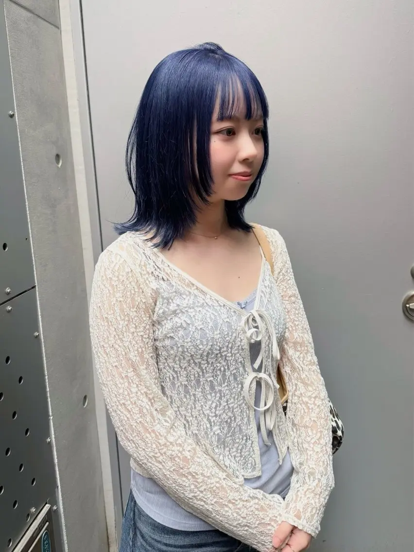 ミディアム カラー ブリーチ ブルーカラー レイヤーカット カット ヘアカラー トリートメント 幣 あや乃 /レイヤーカットのヘアスタイル