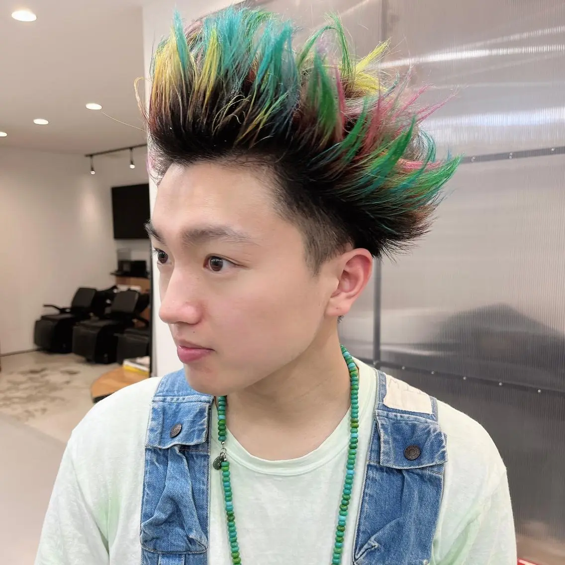 ショート カラー メンズ メンズハイトーン ハイトーンカラー 似合わせカット アラキチヒロ THE REMMYのヘアスタイル