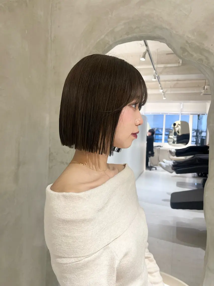 ミディアム カット 縮毛矯正 トリートメント 切りっぱなしボブ/ 艶カラー/綾莉のヘアスタイル