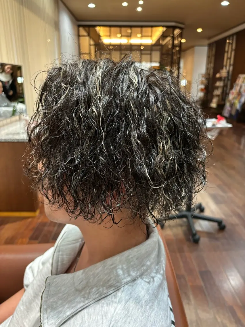 セミロング セミロングパーマ ハイライト 矢藤 豪晃のヘアスタイル