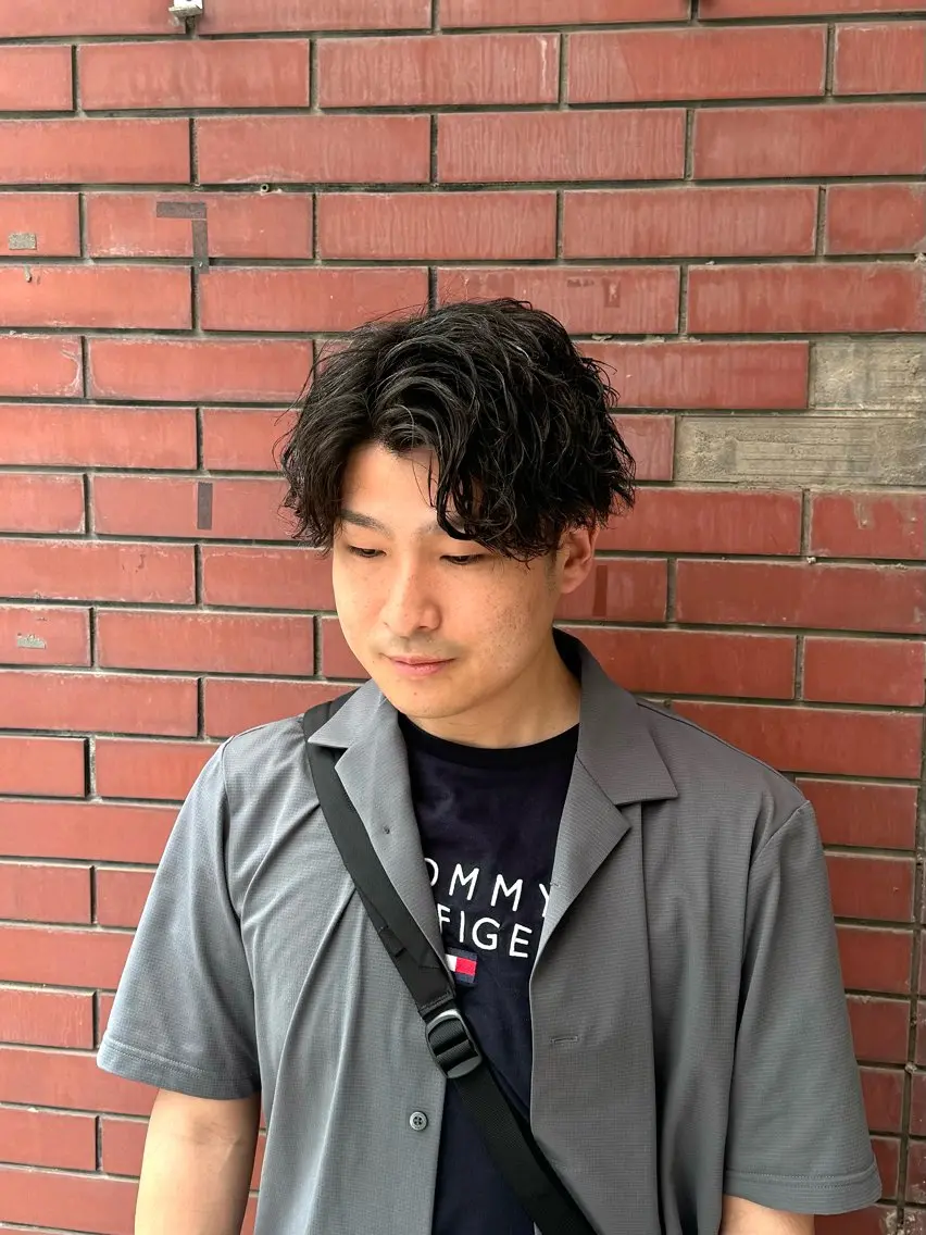 ミディアム パーマ メンズ センターパート かきあげバング カット パーマ 柏メンズカットパーマ NO.1タイチのヘアスタイル