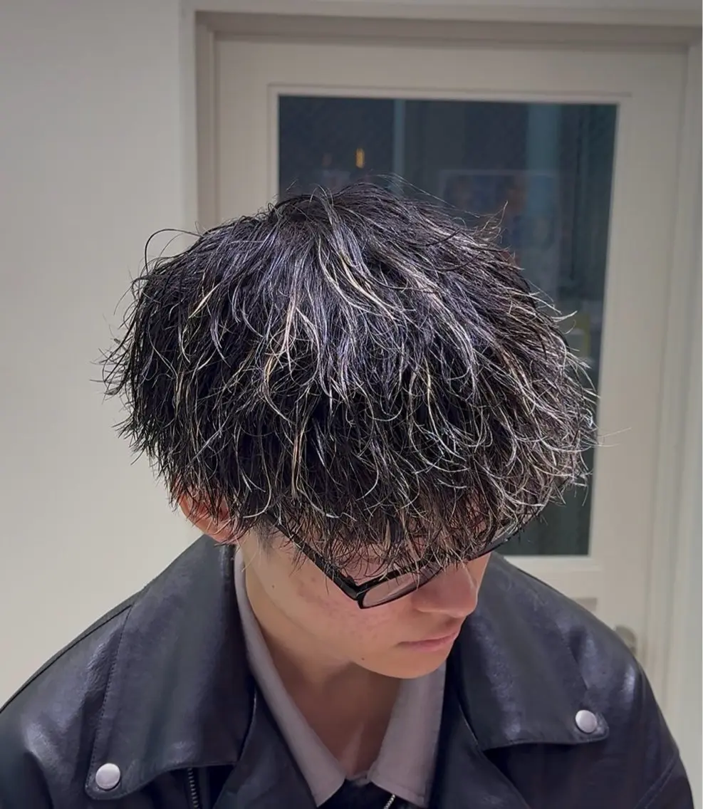 ミディアム カラー パーマ メンズ パーマ特化美容師🔥 フジモト ライのヘアスタイル
