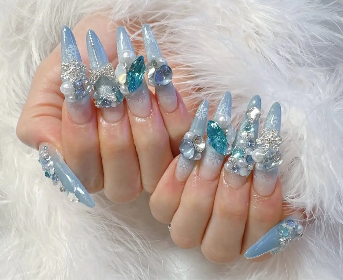 ネイル グラデーション キラキラネイル ワンカラーネイル 冬ネイル Jenn Nail Salonのネイルデザイン
