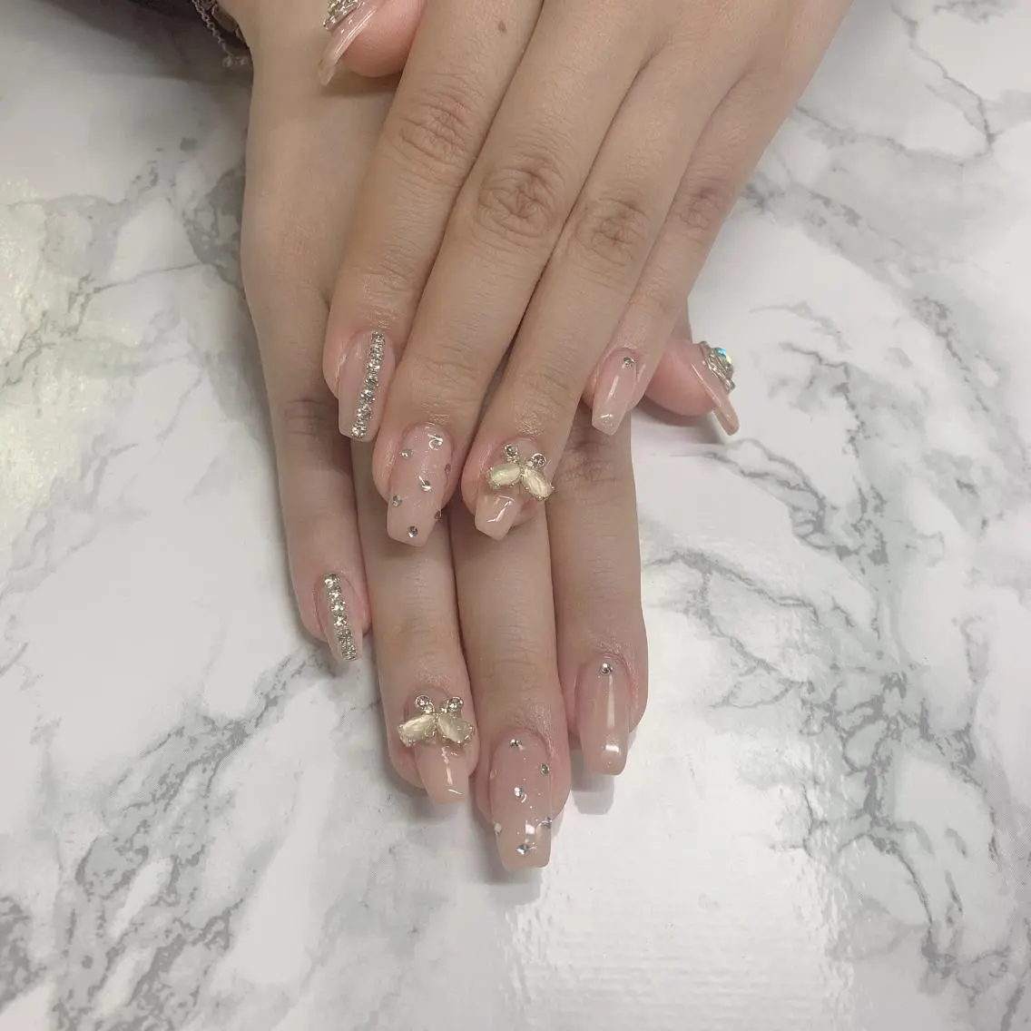 ネイル はな💎ネイル ワンホン、長さ出しのネイルデザイン