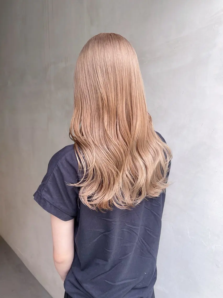 セミロング カラー ベージュカラー ミルクティーベージュ AiM 大名　似合わせカットのヘアスタイル