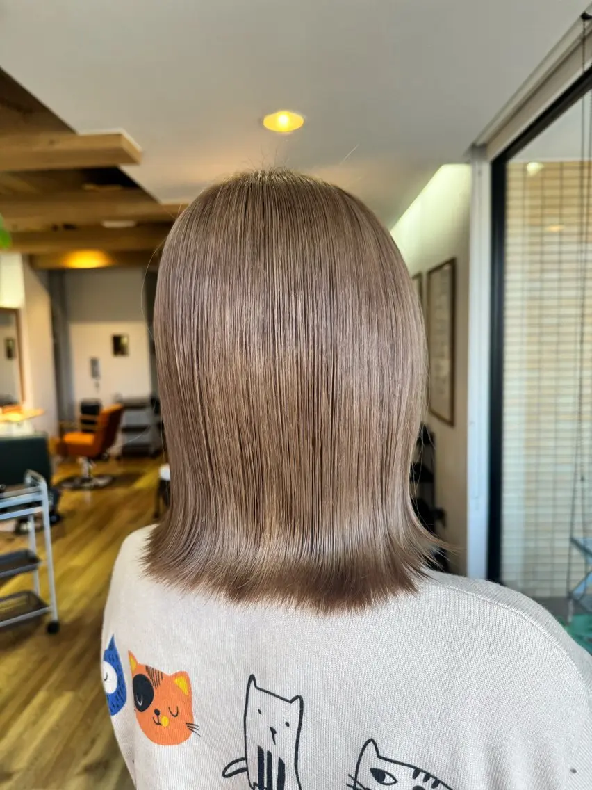 ミディアム カラー ベージュカラー ブリーチ ヘアカラー トリートメント ツキダテ ユイのヘアスタイル