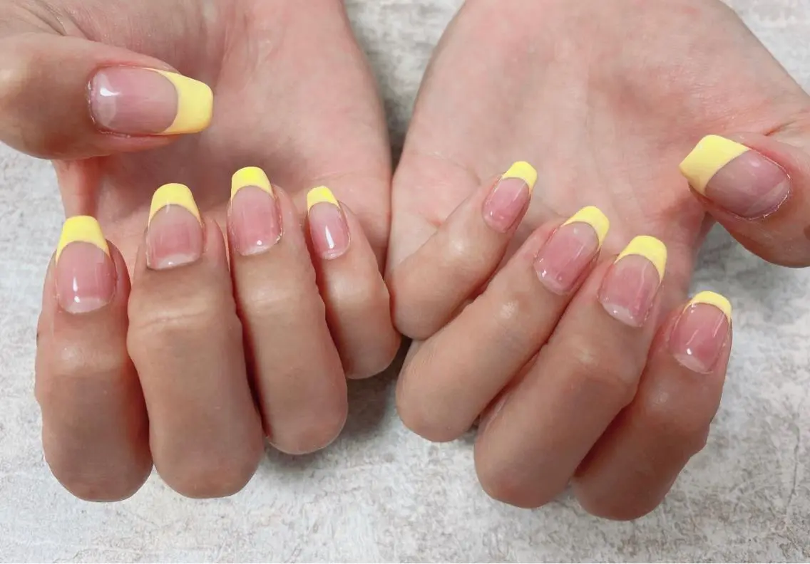 ネイル フレンチネイル 黄色 mogunail &blowのネイルデザイン