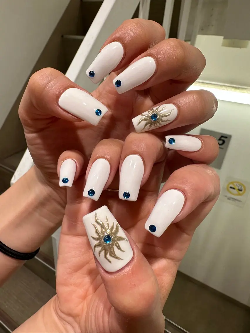 ネイル アートネイル フレンチネイル キラキラネイル ラメ(グリッター) ロングネイル SHIORI 📍渋谷 / 円山町のネイルデザイン