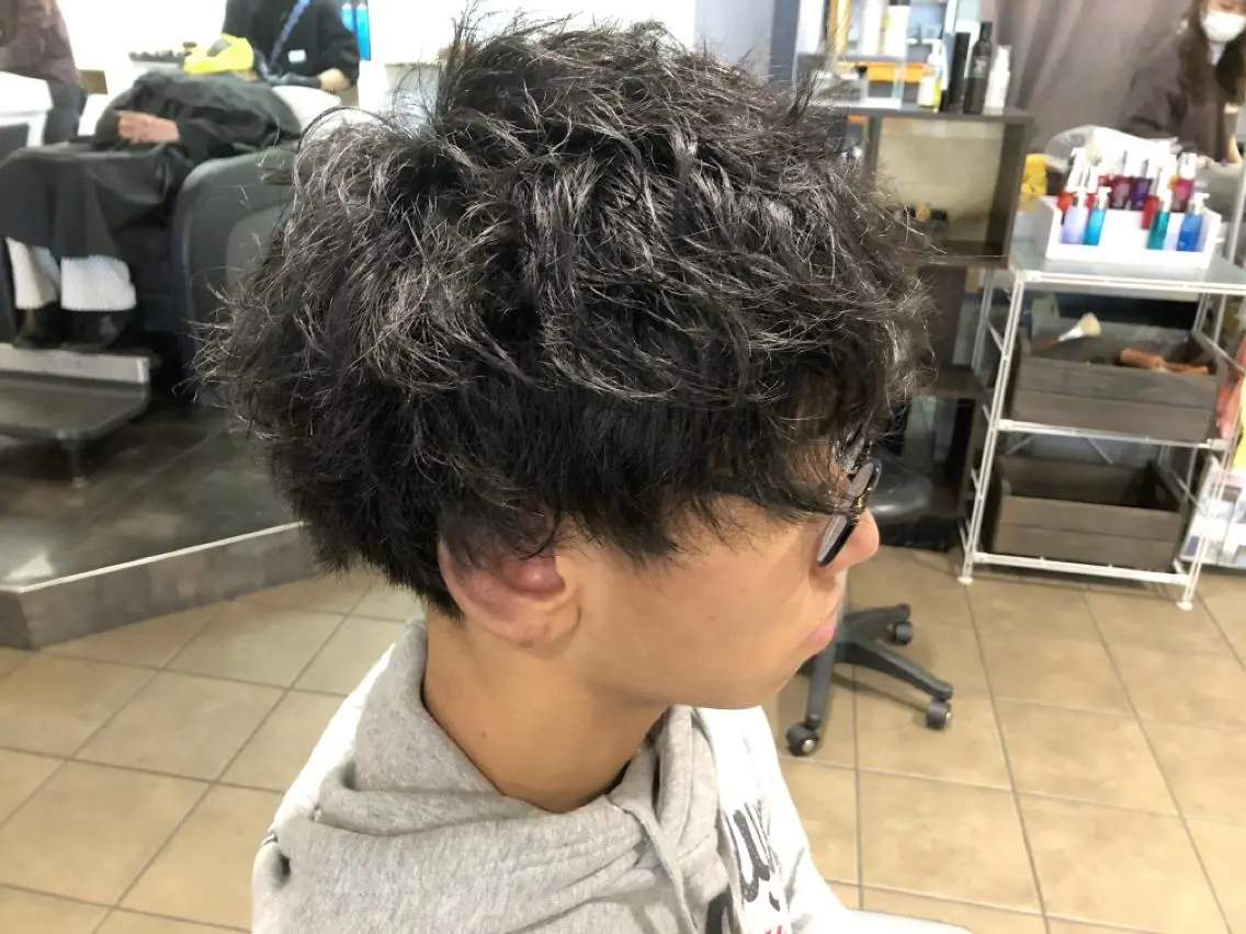パーマ メンズ メンズパーマ ツイストスパイラルパーマ スパイラルパーマ メンズ レイヤー ウルフ 弓木啓輔のヘアスタイル