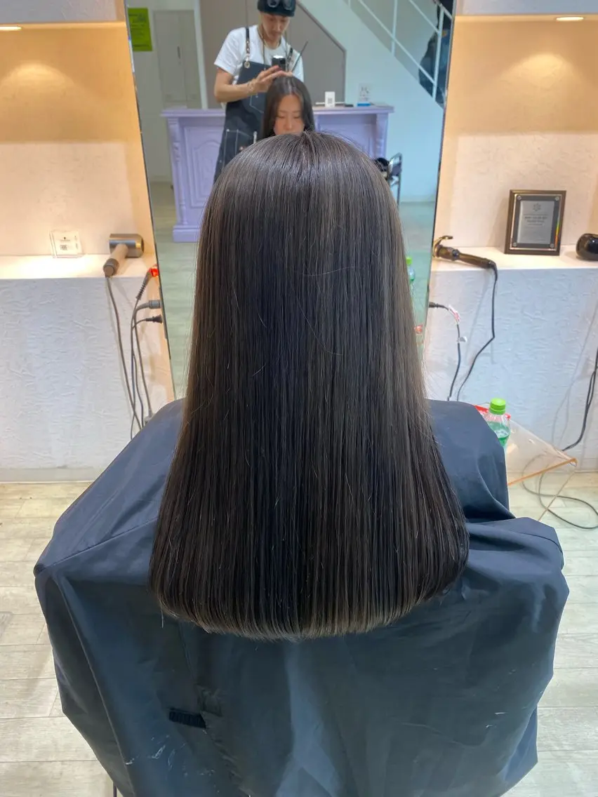 ロング カラー グレージュ オリーブグレージュ オリーブグレー カット ヘアカラー ユニセックスデザイン ショーイチのヘアスタイル