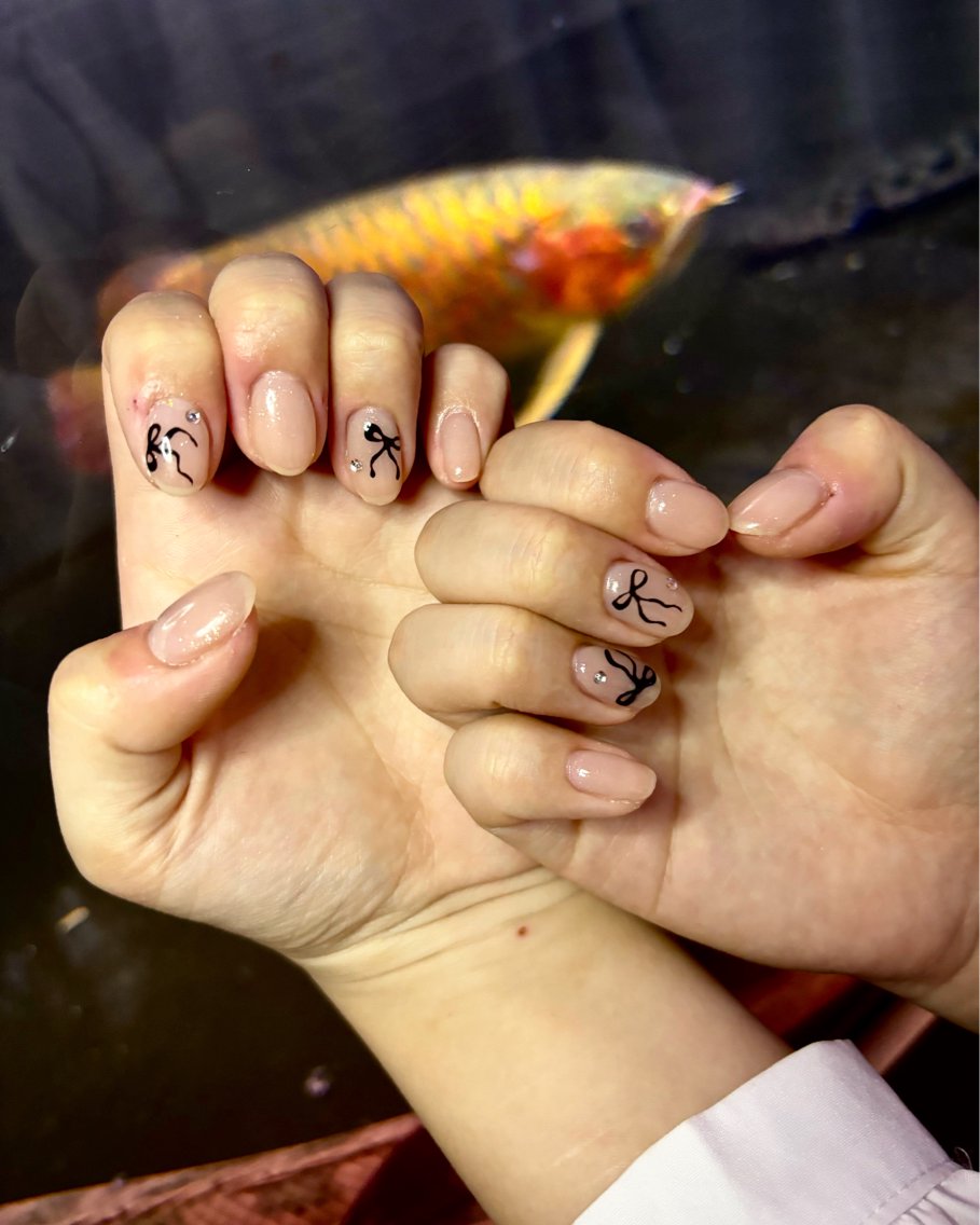 ネイル アートネイル シンプルネイル ハンドネイル Be Rac 🖤🐍🦋🥀のネイルデザイン