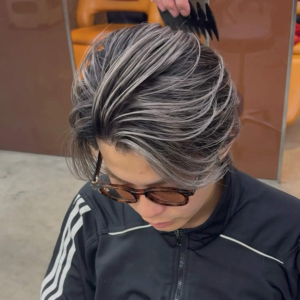 カラー メンズ メンズバレイヤージュ 学生（メンズ向け） バレイヤージュ ブロンド シルバー カット ヘアカラー メンズカラー指名率 1位🌈koikeのヘアスタイル