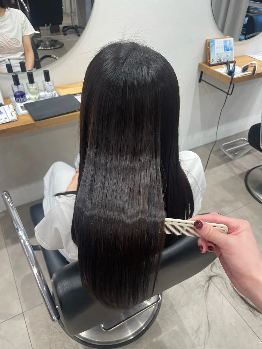 セミロング 佐藤 由依/水光カラーのヘアスタイル