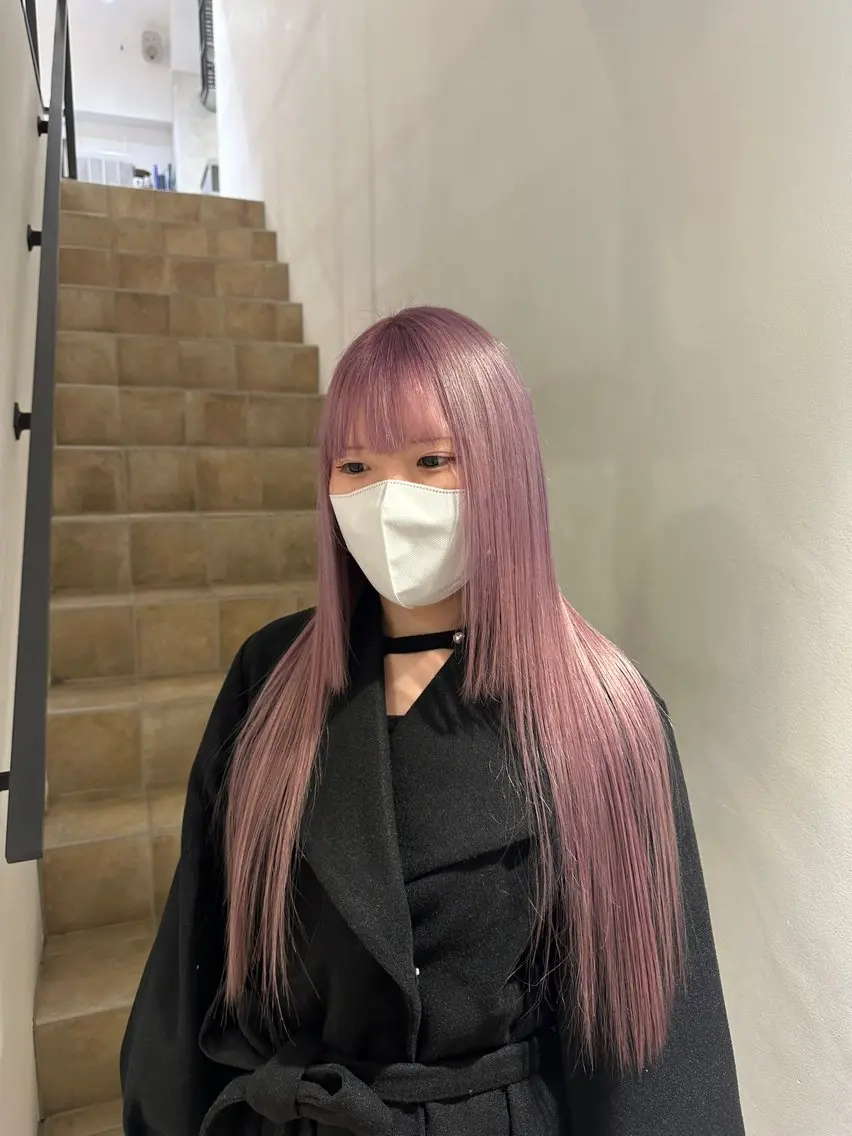ロング カラー MOE レイヤー/新宿三丁目のヘアスタイル