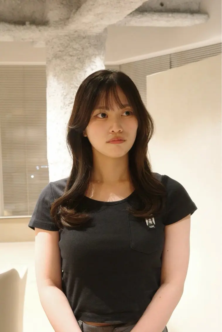 セミロング 髙子 理央のヘアスタイル