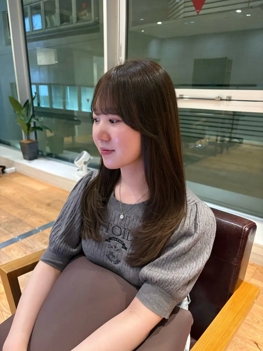 セミロング カット 村上 莉菜のヘアスタイル