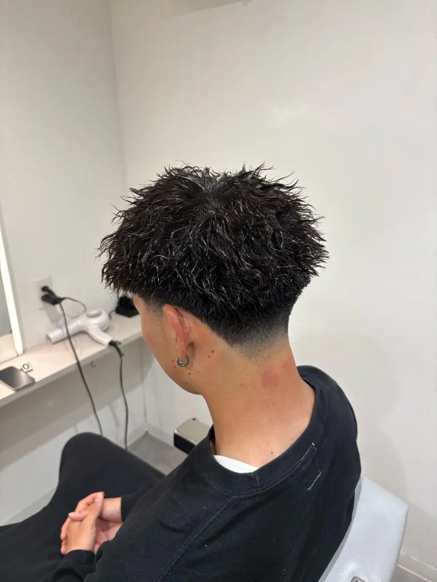 ショート パーマ メンズ フェードカット メンズパーマ 深澤 知樹のヘアスタイル