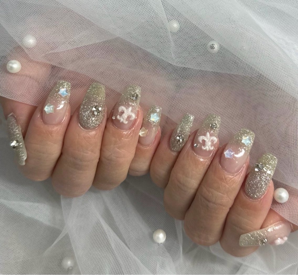 ネイル ハンドネイル フットネイル LAVISH sakiのネイルデザイン