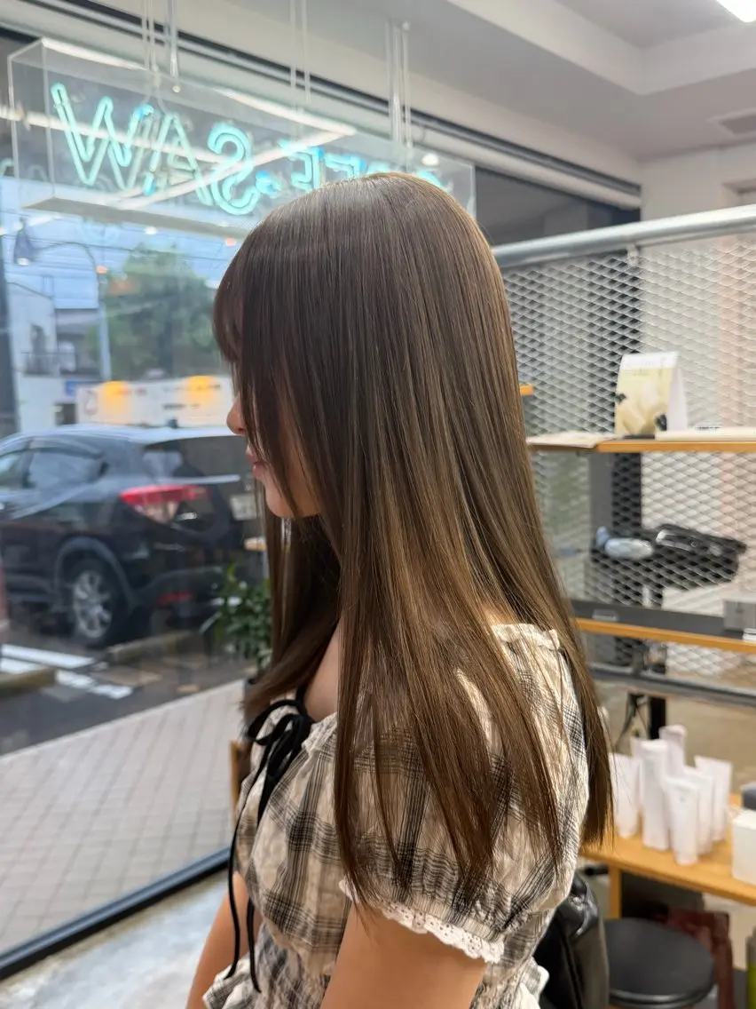 ロング カラー ブリーチ 透明感カラー グレージュ カット ヘアカラー トリートメント SEE-SAW． MANAKAのヘアスタイル