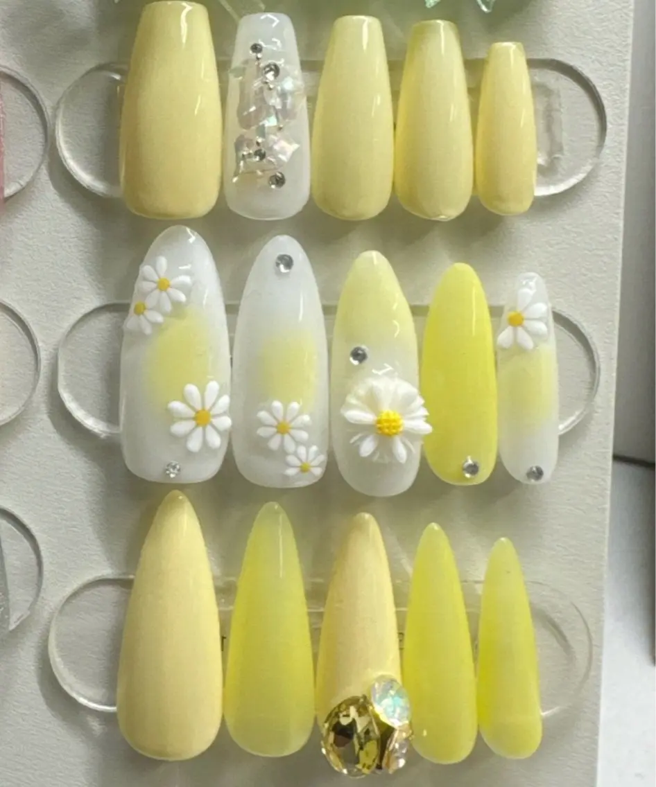 ネイル アートネイル フットネイル フレンチネイル ジェルネイル ガラスフレンチ Queeens nailのネイルデザイン
