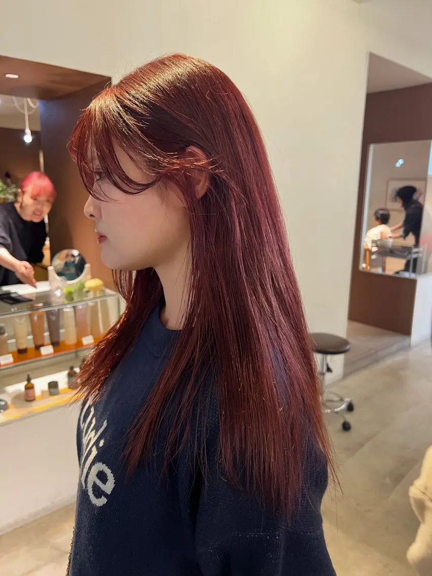 カラー レッドカラー 南部 綾音のヘアスタイル