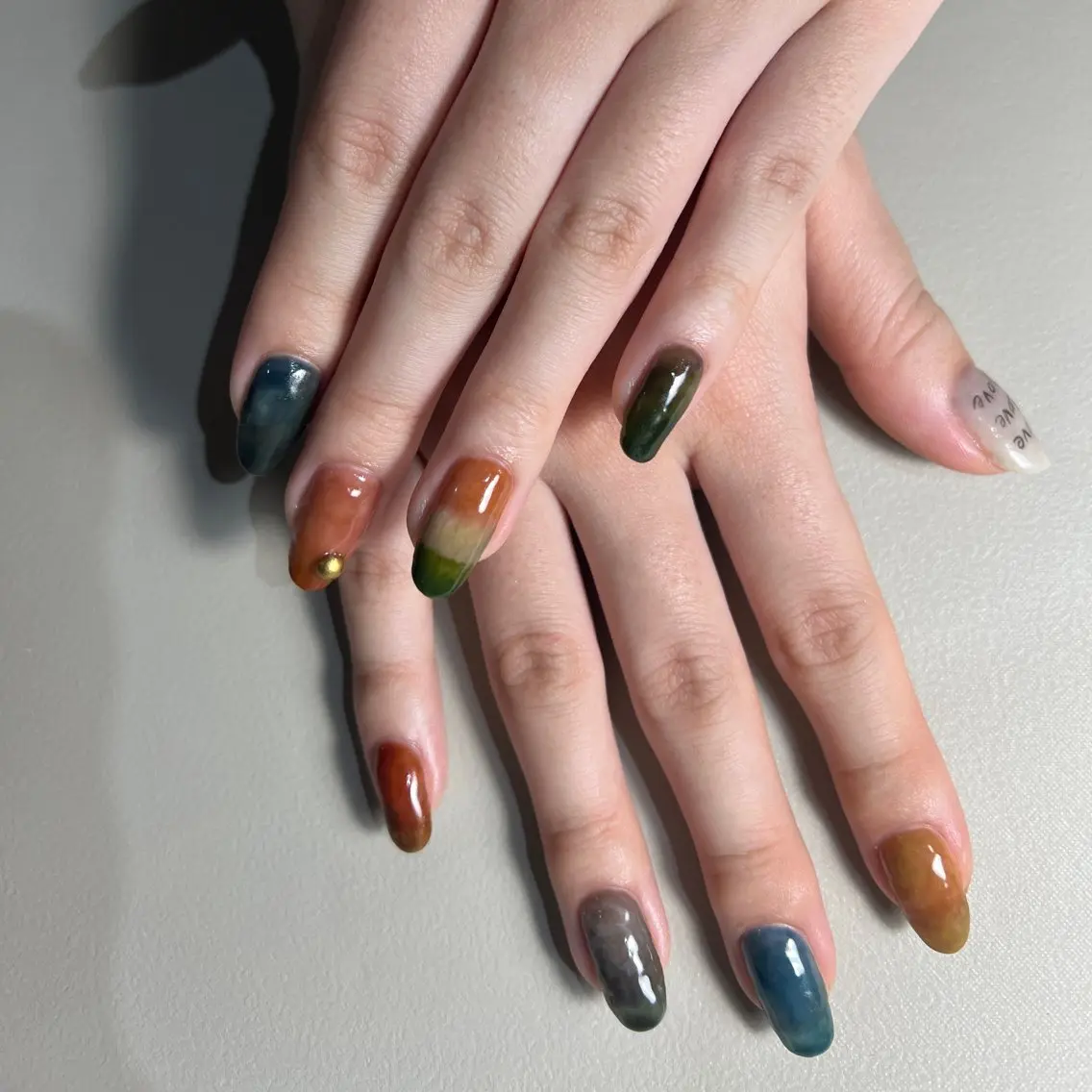 ネイル ニュアンスネイル ロイ ネイルのネイルデザイン