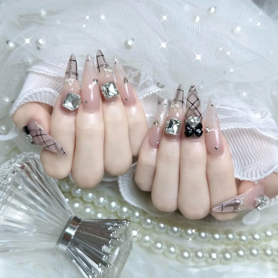 ネイル アートネイル ジェルネイル キラキラネイル 韓国ネイル ロングネイル ハンドネイル Nova Nailのネイルデザイン