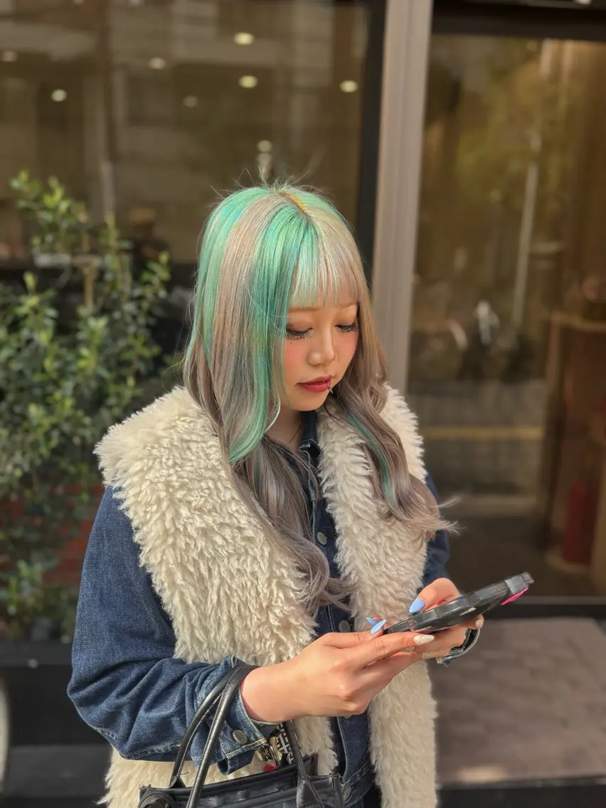 ロング カラー ヘアアレンジ デザインカラー ハイトーンカラー ヘアカラー トリートメント cocotte 💟草間紫音💟のヘアスタイル