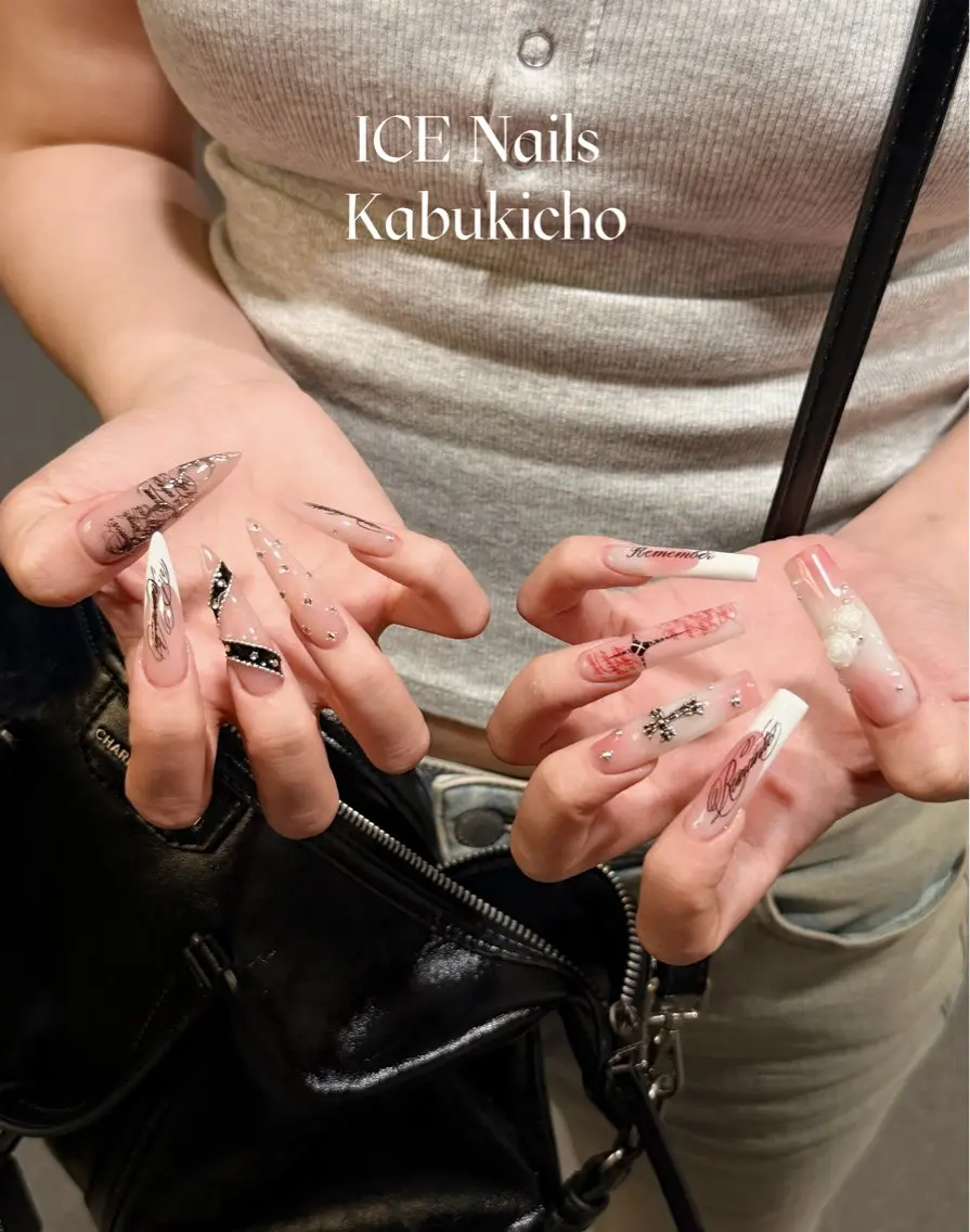 ネイル ガーリー キラキラネイル 韓国ネイル ロングネイル ピンク ハンドネイル ICE Nailsのネイルデザイン
