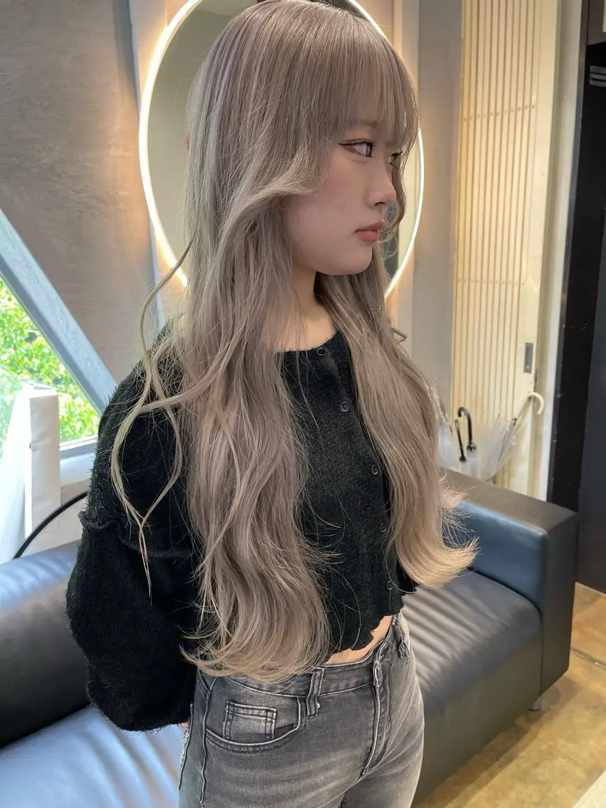 ロング カラー ベージュカラー ブリーチ ケアブリーチ デザインカラー ダブルカラー カット ヘアカラー トリートメント TATSUブリーチ/ ミルクティーベージュのヘアスタイル