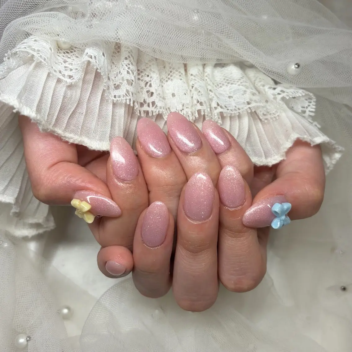 ネイル キラキラネイル ワンカラーネイル リボン ハンドネイル sissy moeのネイルデザイン