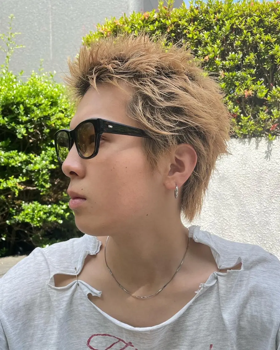 ショート カラー メンズ メンズブリーチ メンズハイトーン メンズインナーカラー ブリーチ ケアブリーチ Rei/ 縮毛矯正/ ハイライトカラー募集のヘアスタイル