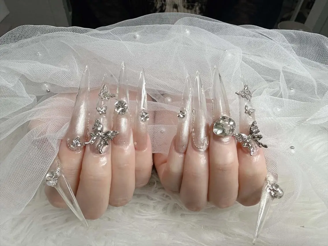 ネイル フレンチネイル ジェルネイル ガラスフレンチ ハロウィン ハート ハンドネイル mia H.babynailのネイルデザイン