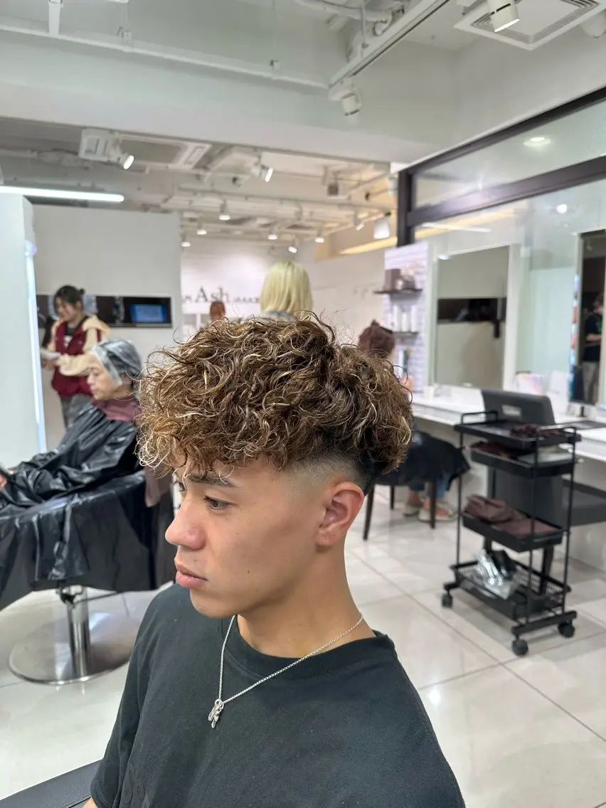 ショート カラー パーマ ブラウンカラー ハイライトカラー ハイライト カット ヘアカラー パーマ フェザーパーマ職人 🪶ryosukeのヘアスタイル