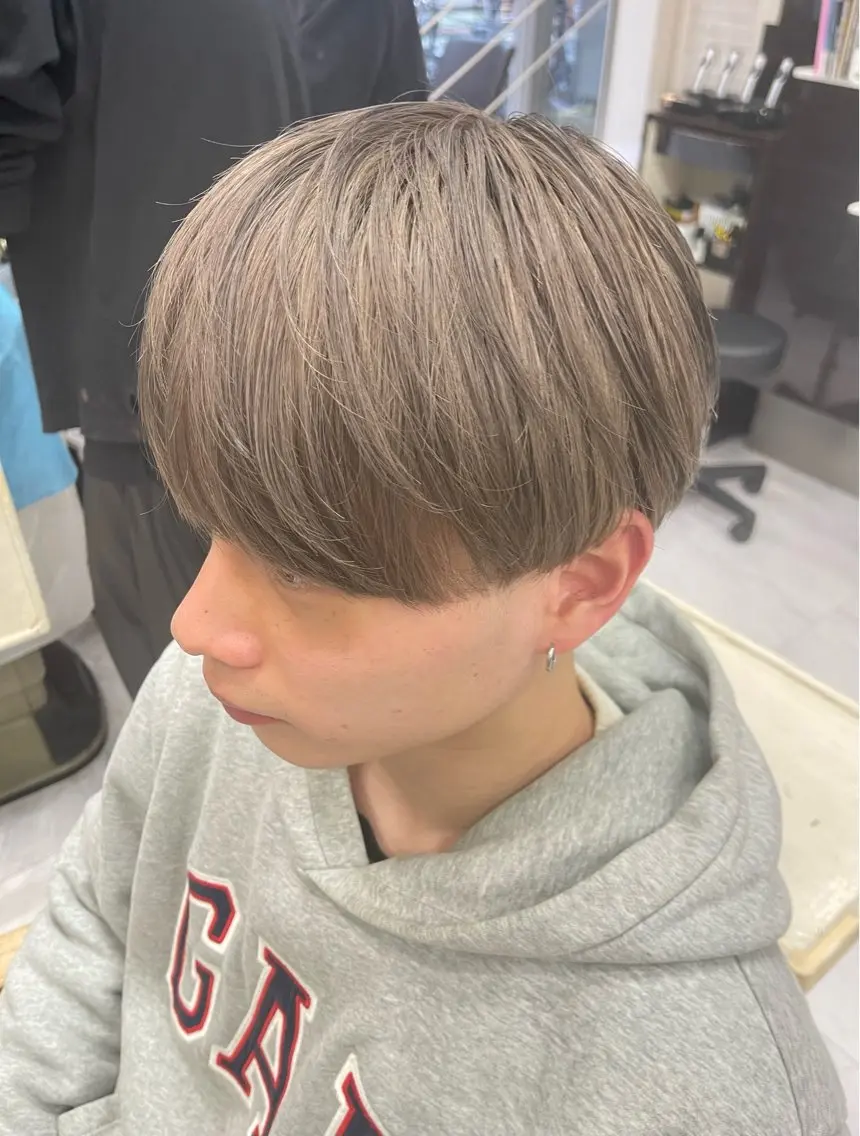 ショート カラー メンズ メンズブリーチ ベージュカラー ブリーチ ミルクティーベージュ ヘアカラー トリートメント 🌻メンズカット 落合諒🌻のヘアスタイル