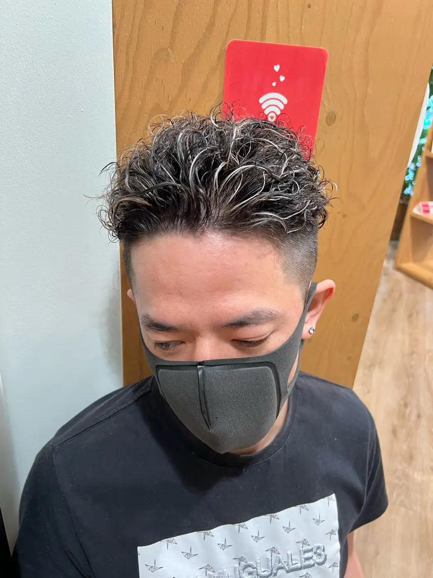 ショート カラー パーマ メンズ メンズハイライト ハイライトカラー ハイライト カット パーマ メテオ ／ヘアカラー 西川菜実のヘアスタイル