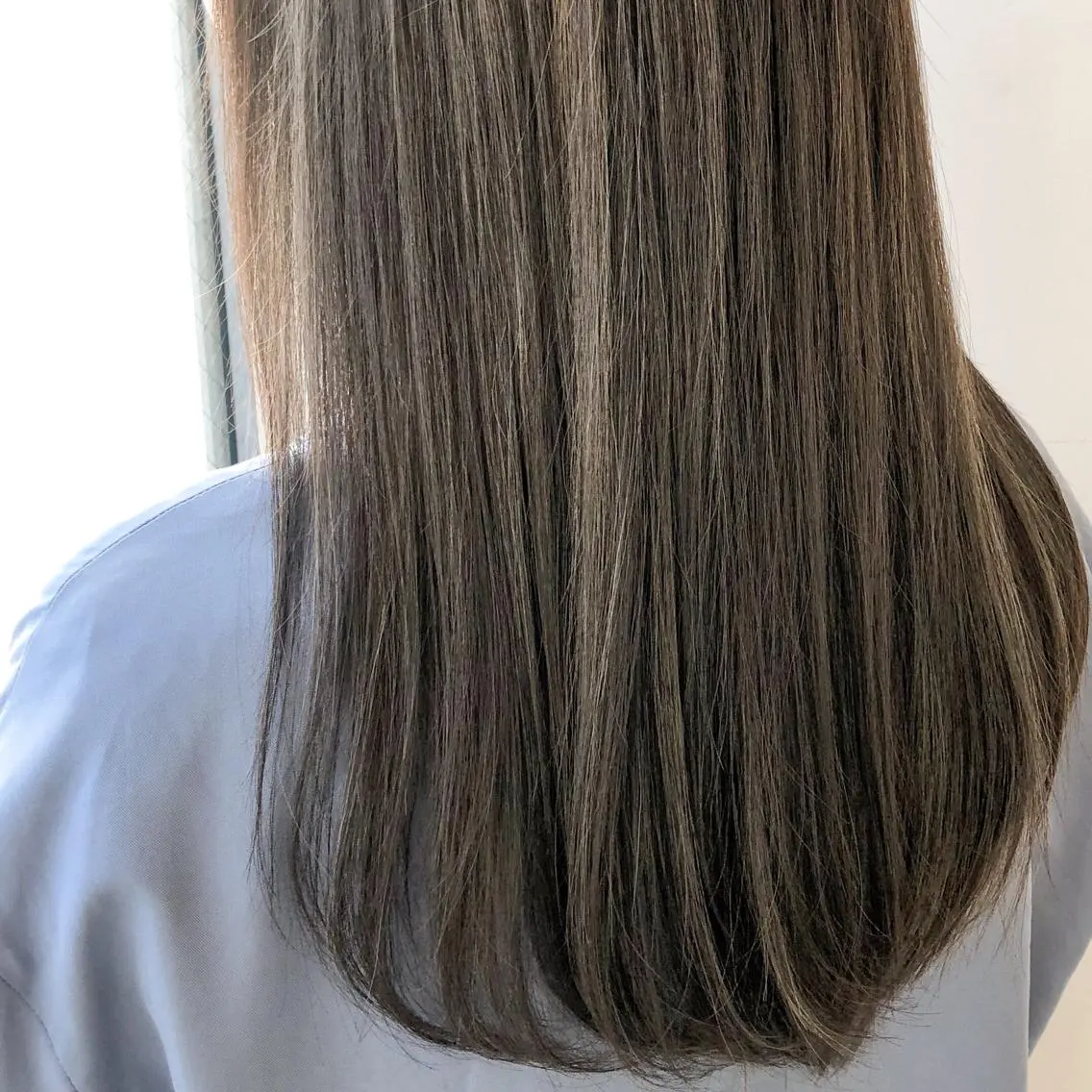セミロング カラー アッシュ ベージュカラー ハイライトカラー ハイライト カット ヘアカラー トリートメント 中山 天地のヘアスタイル