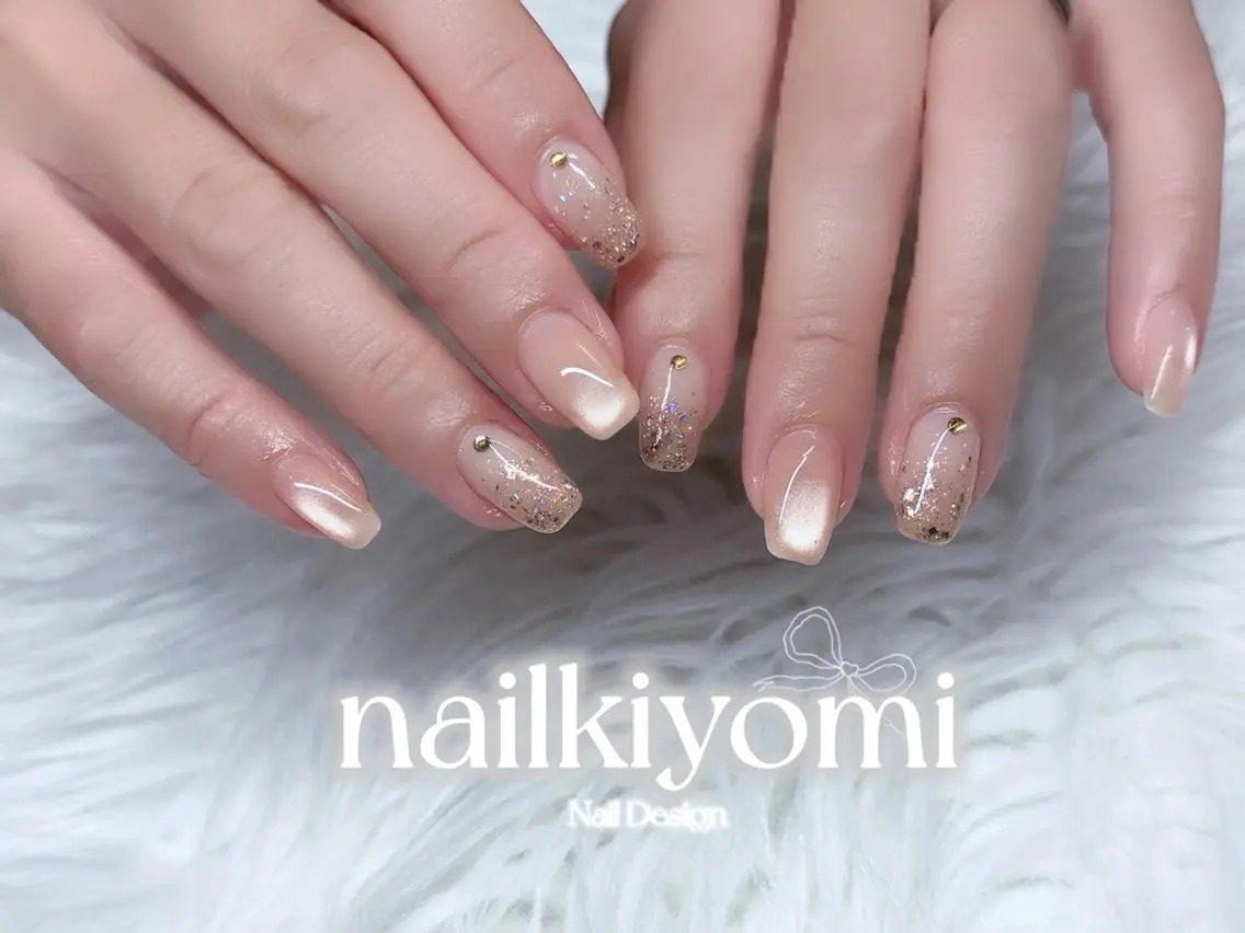 ネイル 韓国ネイル ラメ(グリッター) オフィスネイル ピンク シンプルネイル 🦋Kiyomi. 🦋のネイルデザイン